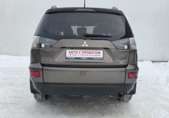 Подержанный автомобиль Mitsubishi Outlander 2011 года (6 фото)