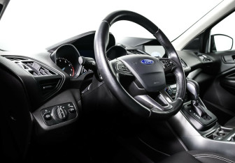 Подержанный автомобиль Ford Kuga 2017 года (12 фото)