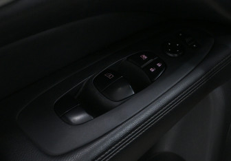 Подержанный автомобиль Nissan Pathfinder 2016 года (19 фото)
