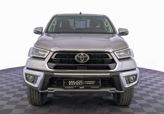 Подержанный автомобиль Toyota Hilux 2022 года (2 фото)