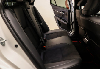 Подержанный автомобиль Toyota Camry Sedan 2024 года (19 фото)