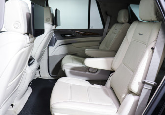Подержанный автомобиль Cadillac Escalade Suv 2021 года (10 фото)