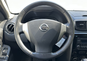 Подержанный автомобиль Nissan Terrano 2015 года (12 фото)