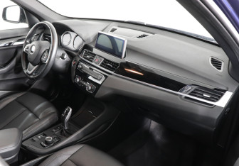 Подержанный автомобиль BMW X1 2021 года (12 фото)