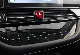 Подержанный автомобиль Москвич 3е 2023 года (21 фото)