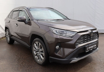 Подержанный автомобиль Toyota RAV4 2021 года (3 фото)