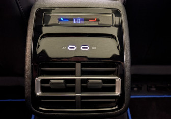 Подержанный автомобиль Volkswagen Tiguan 2024 года (10 фото)