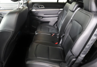 Подержанный автомобиль Ford Explorer 2017 года (12 фото)