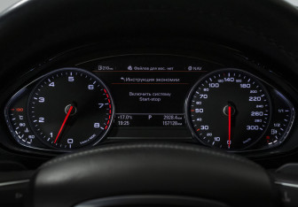 Подержанный автомобиль Audi A8 2014 года (14 фото)