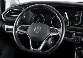 Подержанный автомобиль Volkswagen Multivan 2020 года (10 фото)