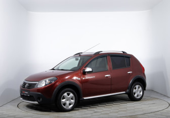 Подержанный автомобиль Renault Sandero 2014 года (1 фото)