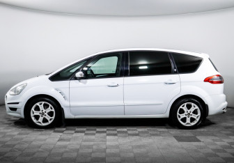 Подержанный автомобиль Ford S-MAX 2011 года (8 фото)