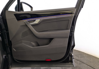 Подержанный автомобиль Volkswagen Touareg 2018 года (25 фото)