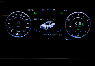 Подержанный автомобиль Omoda C5 2023 года (13 фото)