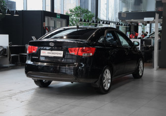Подержанный автомобиль Kia Cerato Sedan 2010 года (4 фото)