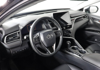Подержанный автомобиль Toyota Camry Sedan 2024 года (9 фото)