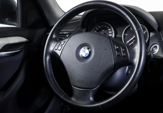 Подержанный автомобиль BMW X1 2014 года (13 фото)