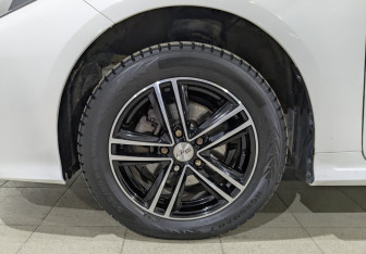 Подержанный автомобиль Toyota Corolla Sedan 2019 года (12 фото)