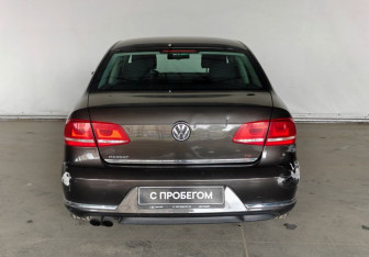 Подержанный автомобиль Volkswagen Passat Sedan 2012 года (5 фото)