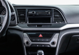 Подержанный автомобиль Hyundai Elantra Sedan 2016 года (10 фото)