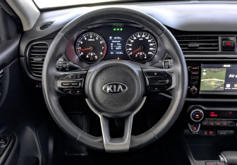 Подержанный автомобиль Kia Rio Sedan 2017 года (22 фото)