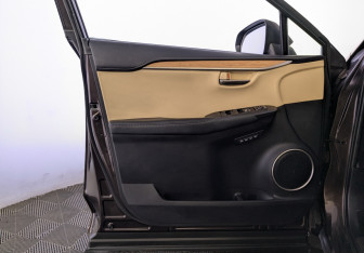 Подержанный автомобиль Lexus NX 2015 года (19 фото)