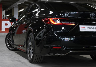 Подержанный автомобиль Toyota Camry Sedan 2025 года (26 фото)