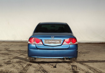 Подержанный автомобиль Honda Civic Sedan 2007 года (5 фото)