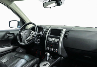 Подержанный автомобиль Nissan X-Trail 2012 года (5 фото)