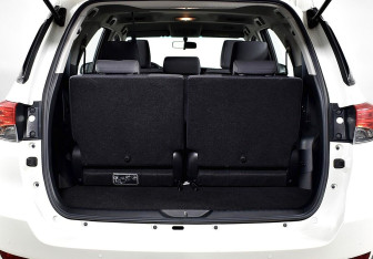 Подержанный автомобиль Toyota Fortuner 2020 года (14 фото)