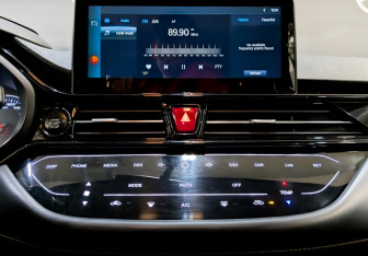 Подержанный автомобиль Москвич 3 2023 года (15 фото)