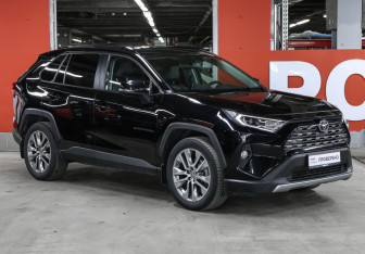 Подержанный автомобиль Toyota RAV4 2021 года (3 фото)