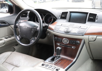 Подержанный автомобиль Infiniti M Sedan 2008 года (12 фото)