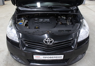 Подержанный автомобиль Toyota Verso 2009 года (9 фото)