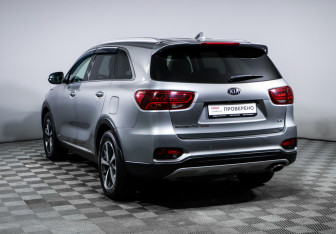 Подержанный автомобиль Kia Sorento 2018 года (7 фото)
