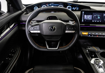 Подержанный автомобиль Changan UNI-V 2024 года (20 фото)