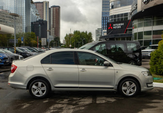 Подержанный автомобиль Skoda Rapid Liftback 2014 года (3 фото)