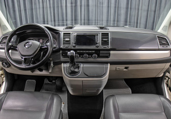 Подержанный автомобиль Volkswagen Caravelle 2019 года (14 фото)