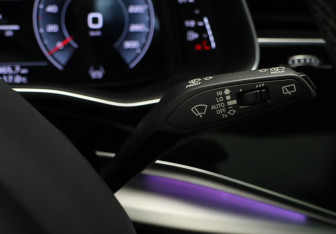 Подержанный автомобиль Audi Q7 2015 года (14 фото)