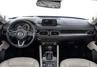 Подержанный автомобиль Mazda CX-5 2018 года (14 фото)