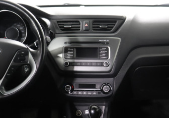 Подержанный автомобиль Kia Rio Sedan 2017 года (8 фото)