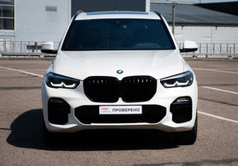 Подержанный автомобиль BMW X5 2019 года (2 фото)