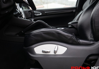 Подержанный автомобиль Porsche Cayenne 2017 года (17 фото)