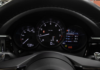 Подержанный автомобиль Porsche Macan 2021 года (13 фото)