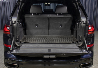 Подержанный автомобиль BMW X7 2020 года (10 фото)