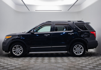 Подержанный автомобиль Ford Explorer 2013 года (2 фото)