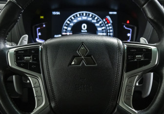 Подержанный автомобиль Mitsubishi Montero Sport 2022 года (14 фото)