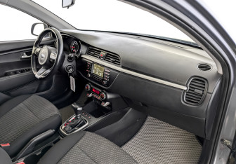Подержанный автомобиль Kia Rio Hatchback 2019 года (11 фото)