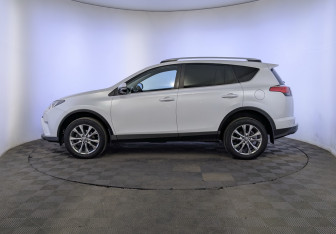 Подержанный автомобиль Toyota RAV4 2019 года (8 фото)