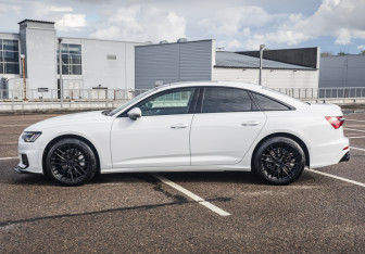 Подержанный автомобиль Audi A6 Sedan 2020 года (8 фото)
